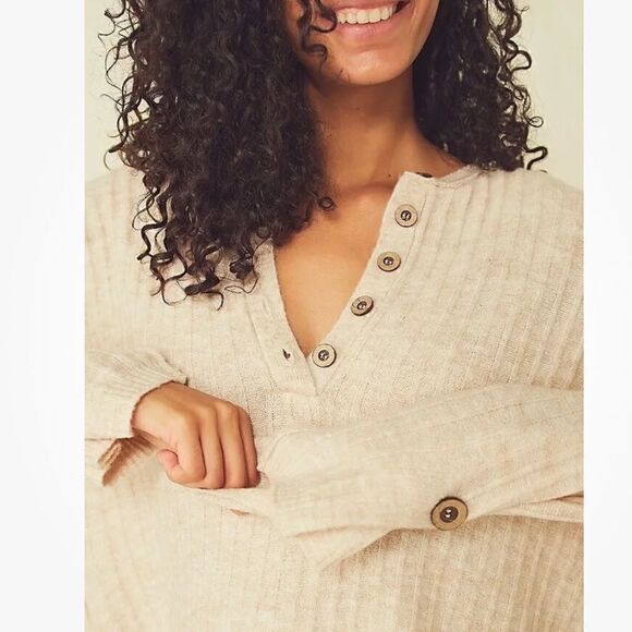 NWT FREE PEOPLE AROUND THE CLOCK KNIT PULLOVER - Picture 3 of 3